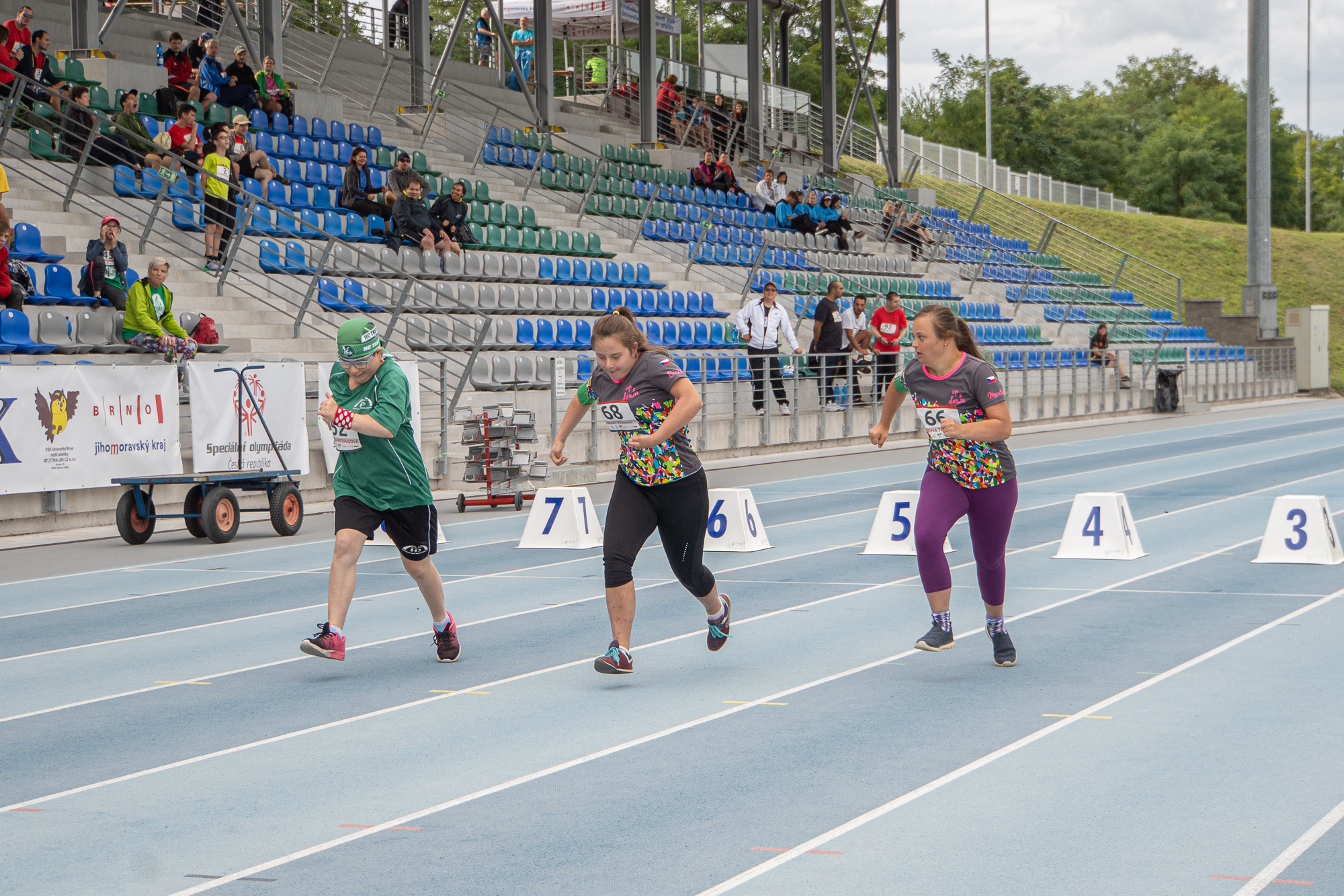 Logo Regionální atletický den organizovaný studenty FSpS v Brně  se koná!!!